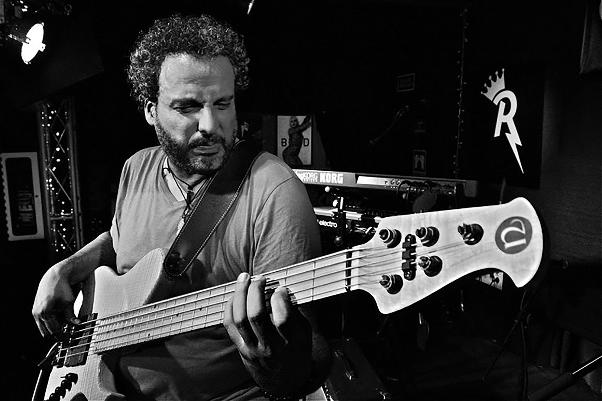 Bajista del grupo de jazz de Madrid Café Paris